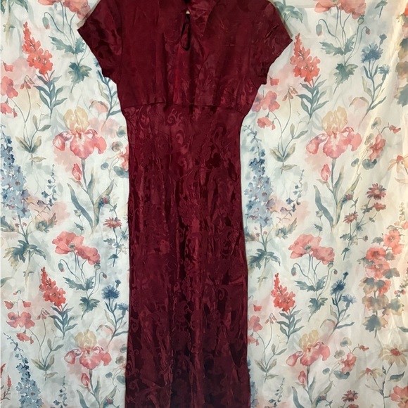 Vintage Elegant Burgundy Lace Dress - Picture 2 of 10